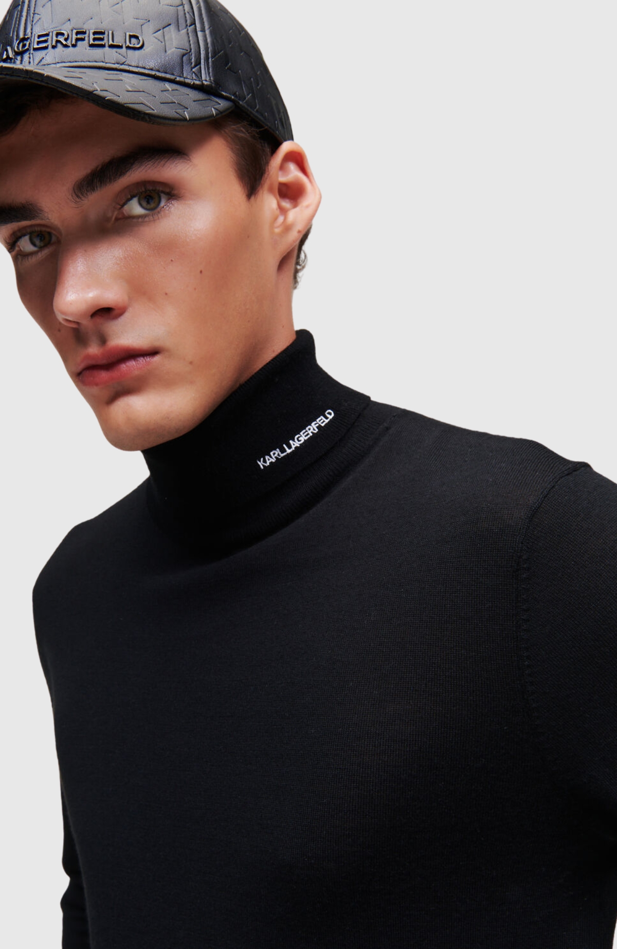 Lightweight Merino Turtleneck