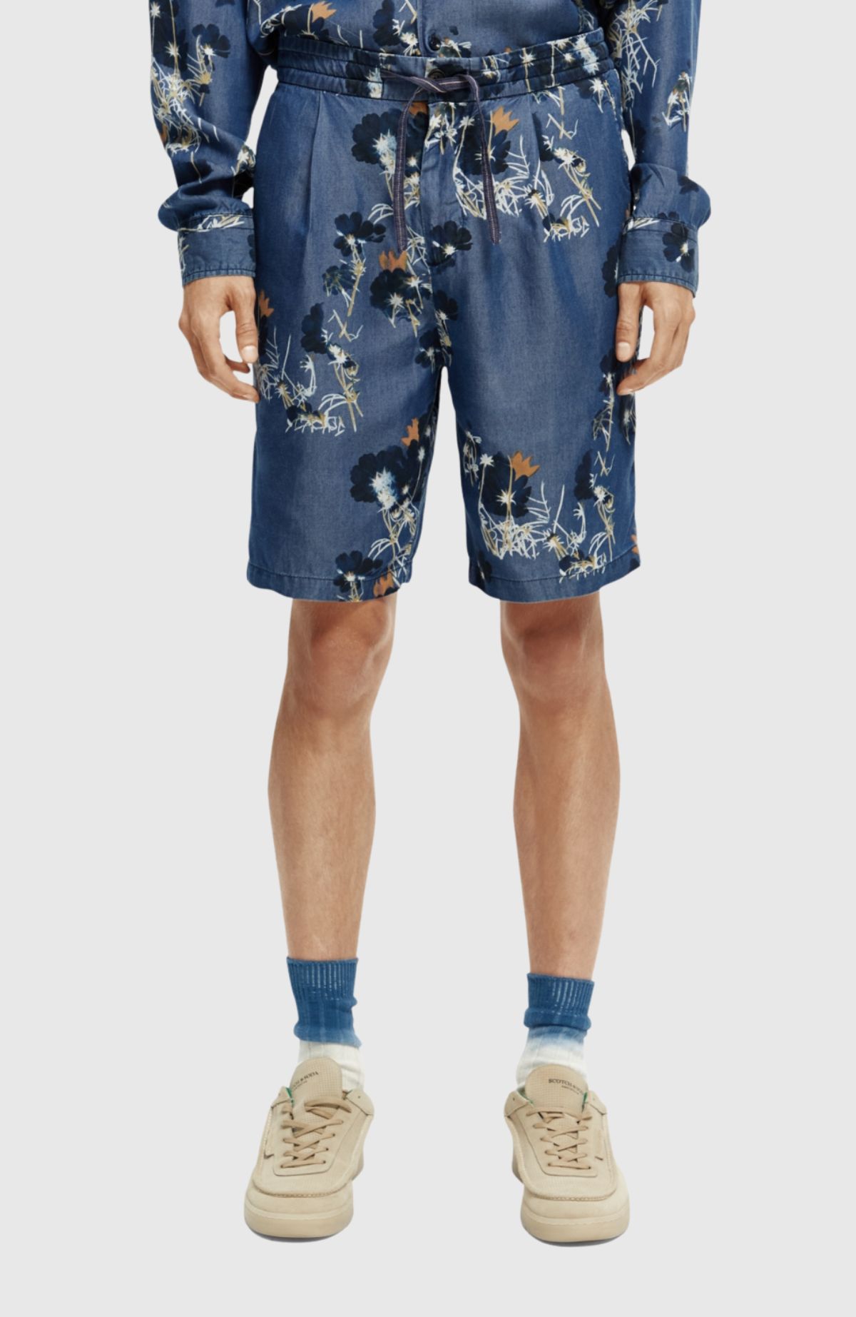 Relaxed-Fit allover printed pleated shorts