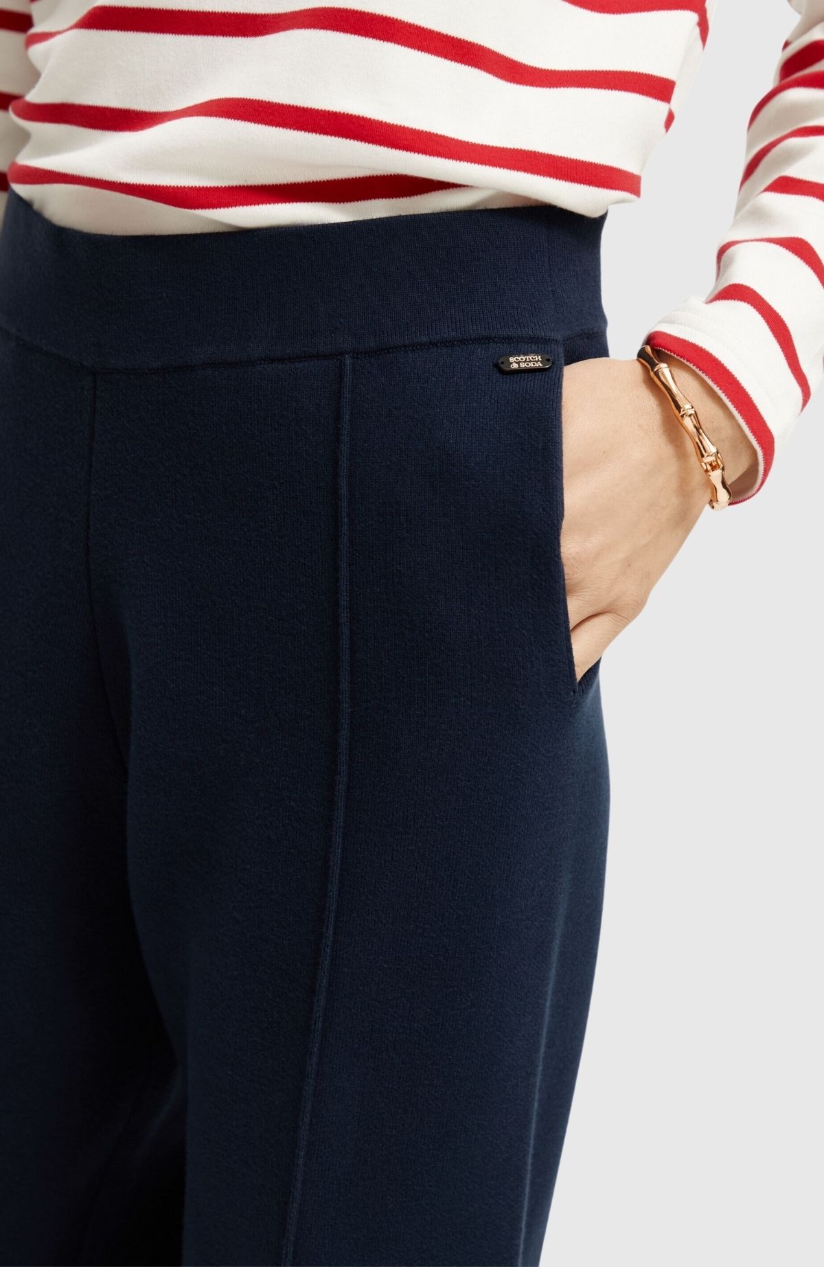 Compact knitted joggers