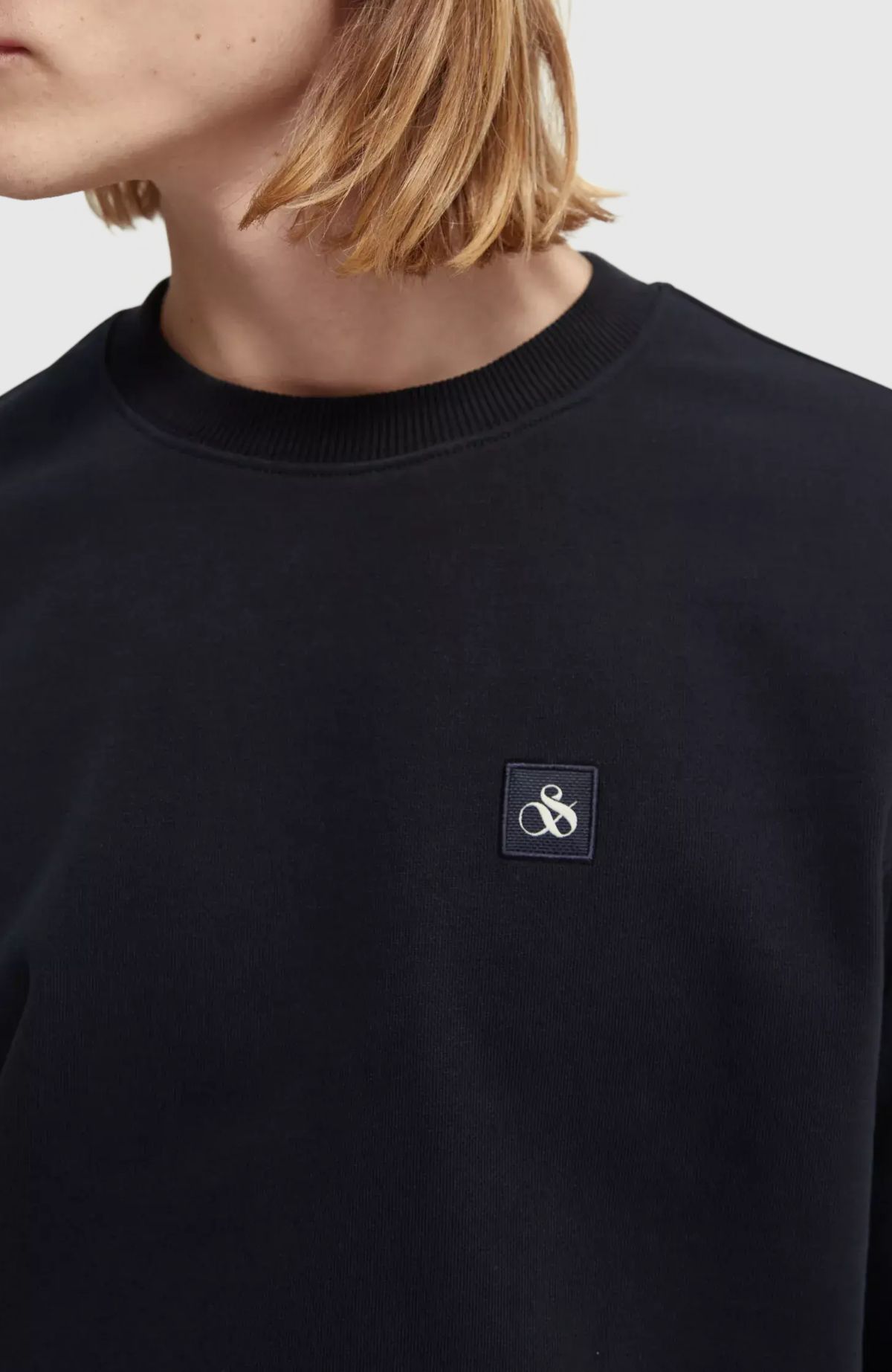 Essentials – Logo Badge Crew Sweatshirt