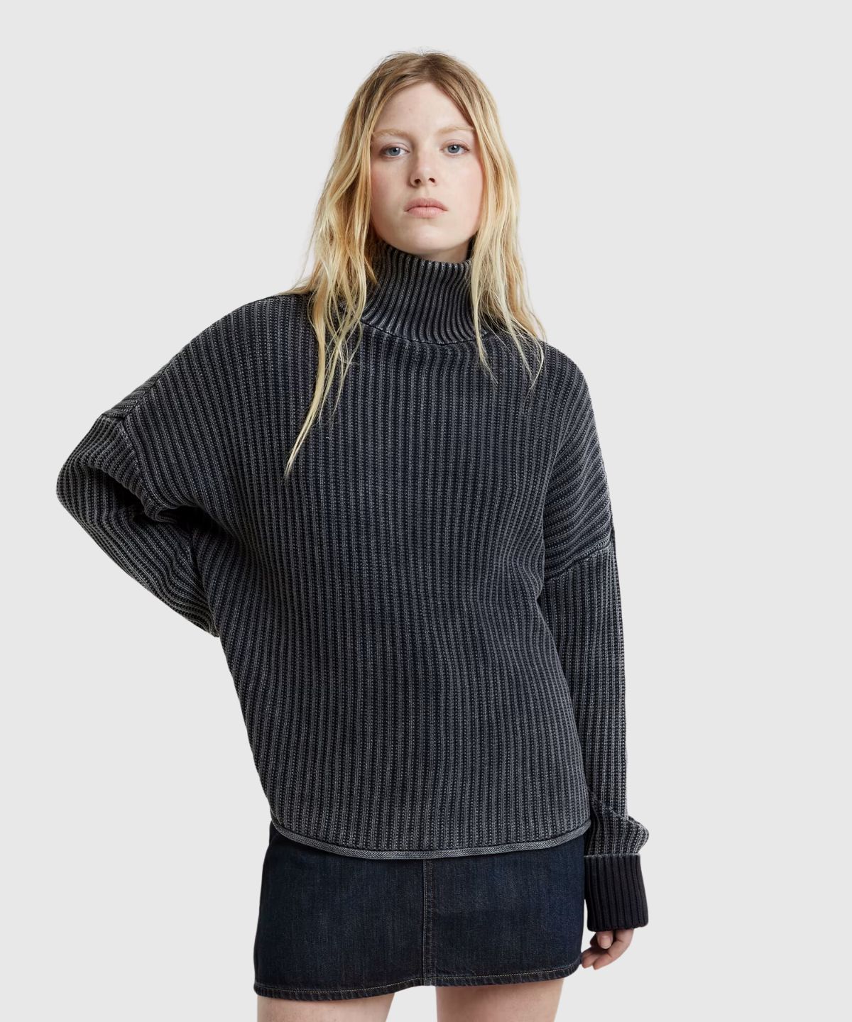 Loose overdyed turtle knit wmn